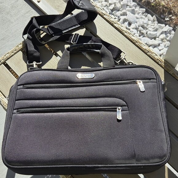 Kenneth Cole Reaction Other - Kenneth Cole Laptop Bag